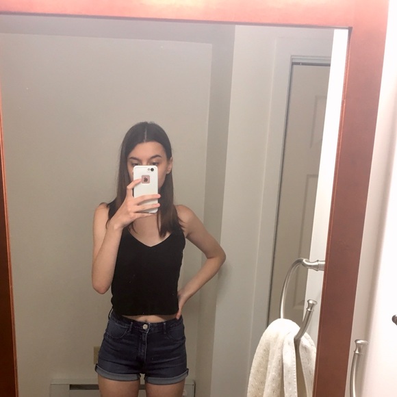 american eagle sky high rise jean shorts - Picture 3 of 4